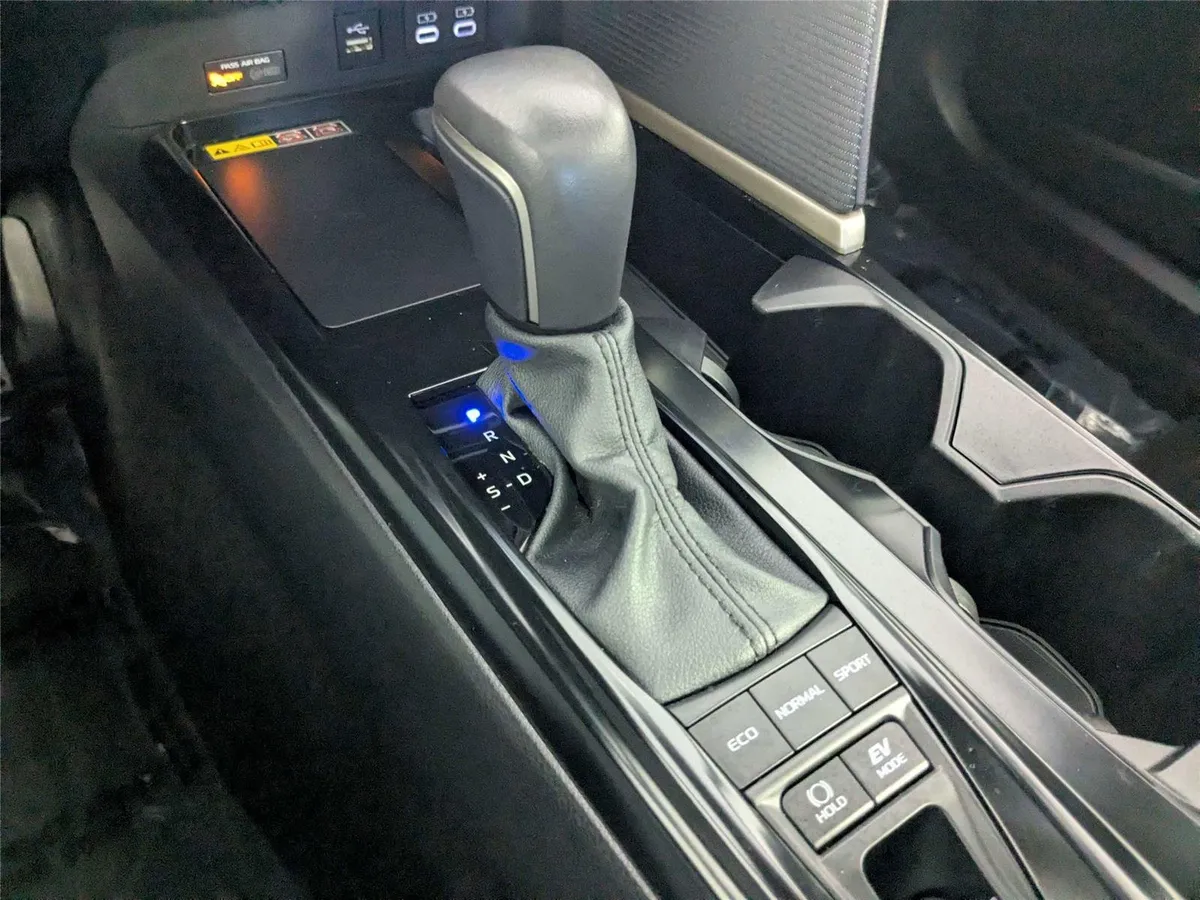2025 Toyota Camry SE thumbnail 27