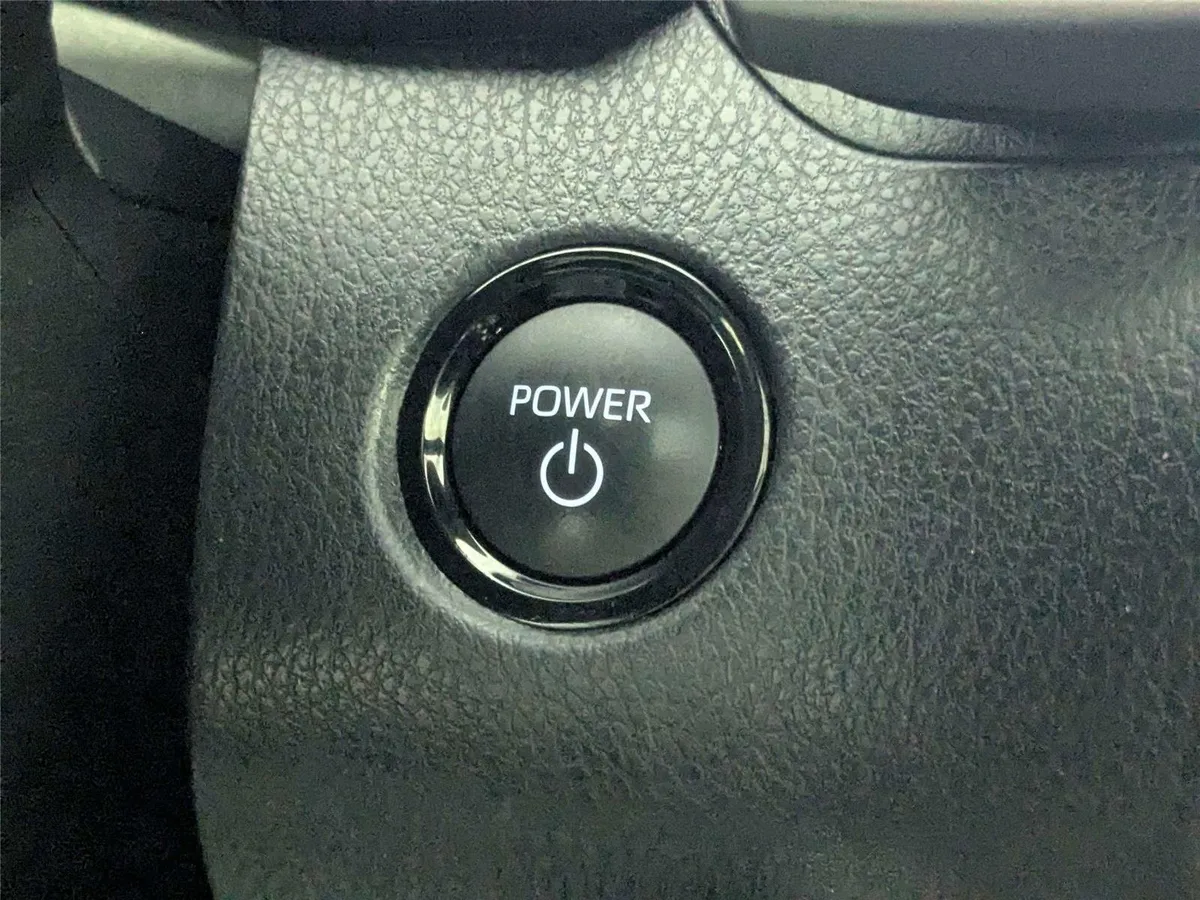2025 Toyota Camry SE thumbnail 28
