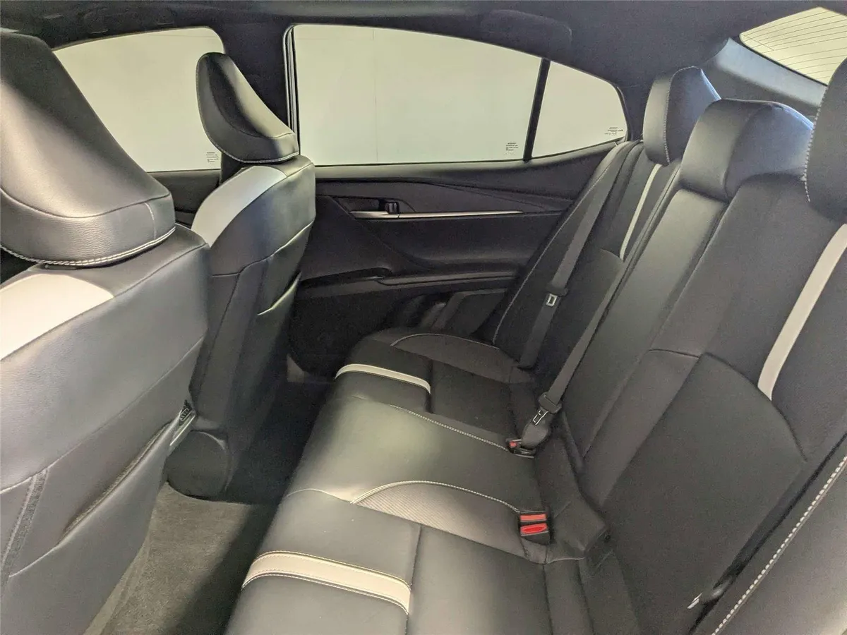 2025 Toyota Camry SE thumbnail 36