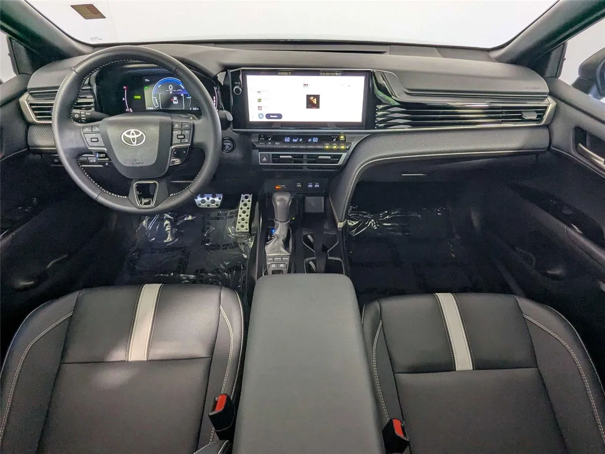 2025 Toyota Camry SE thumbnail 38