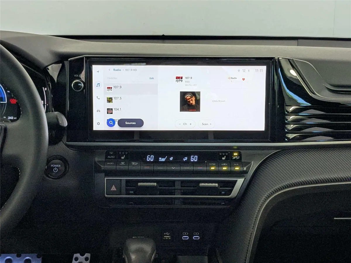 2025 Toyota Camry SE thumbnail 41