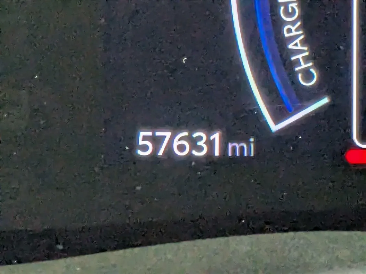 2025 Toyota Camry SE thumbnail 18