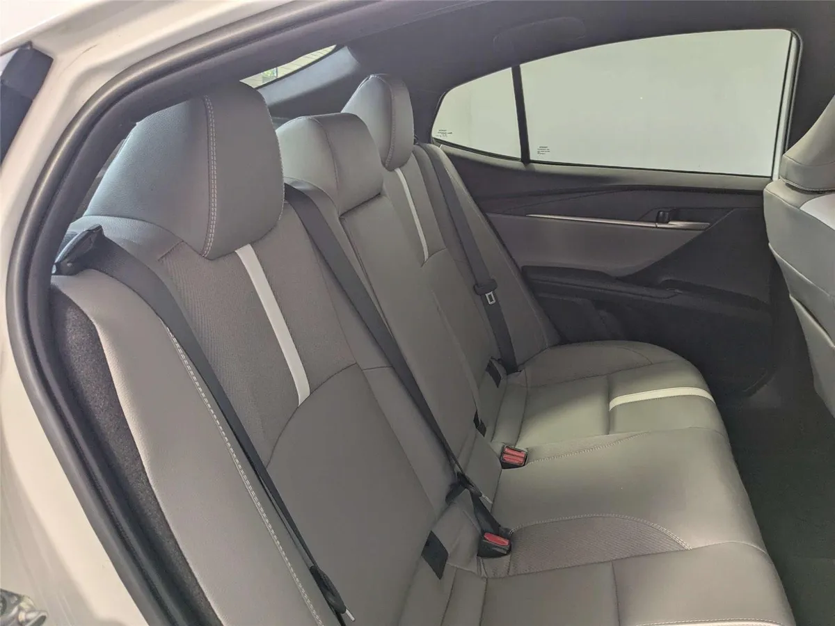 2025 Toyota Camry SE thumbnail 27