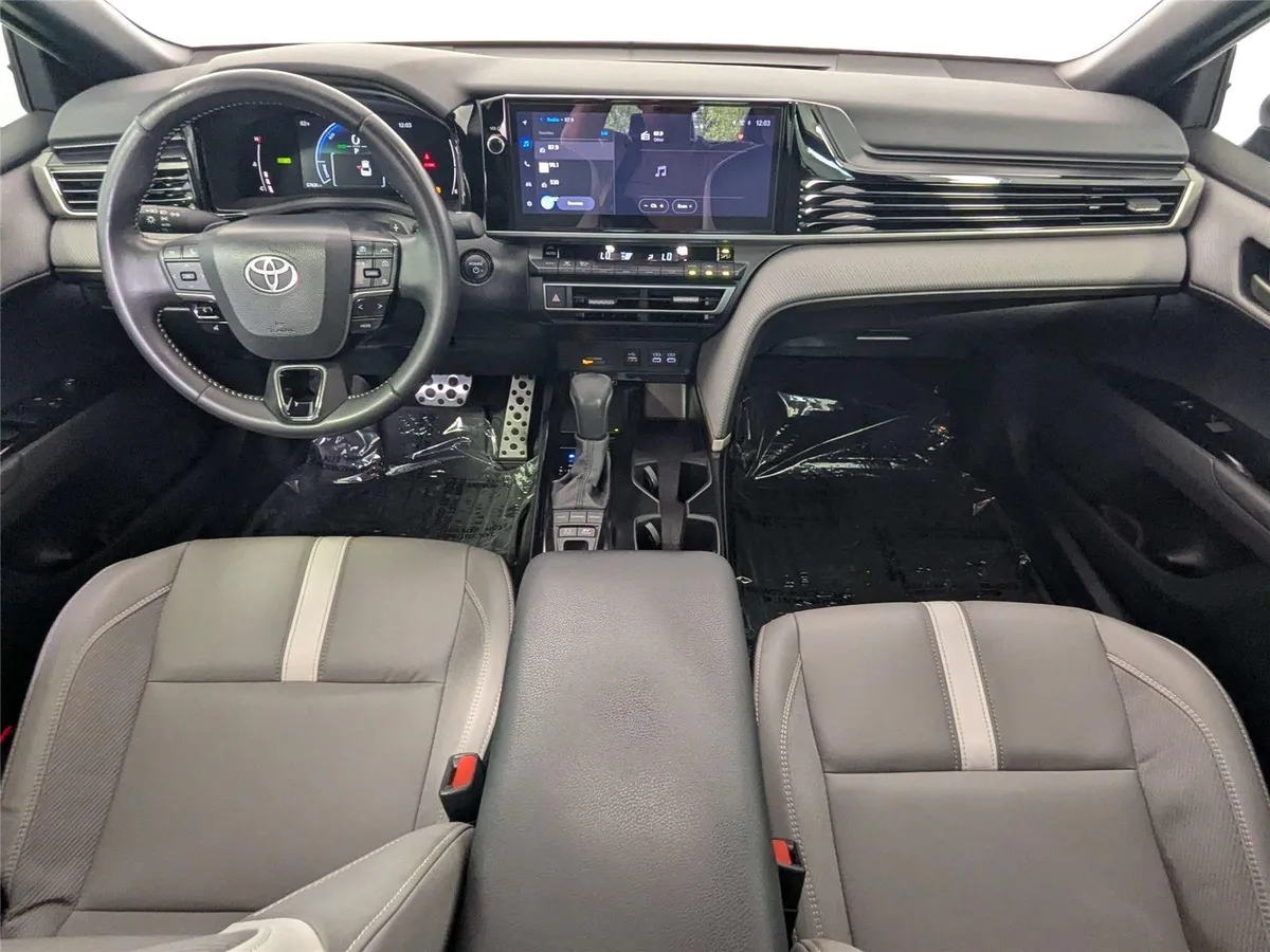 2025 Toyota Camry SE thumbnail 36
