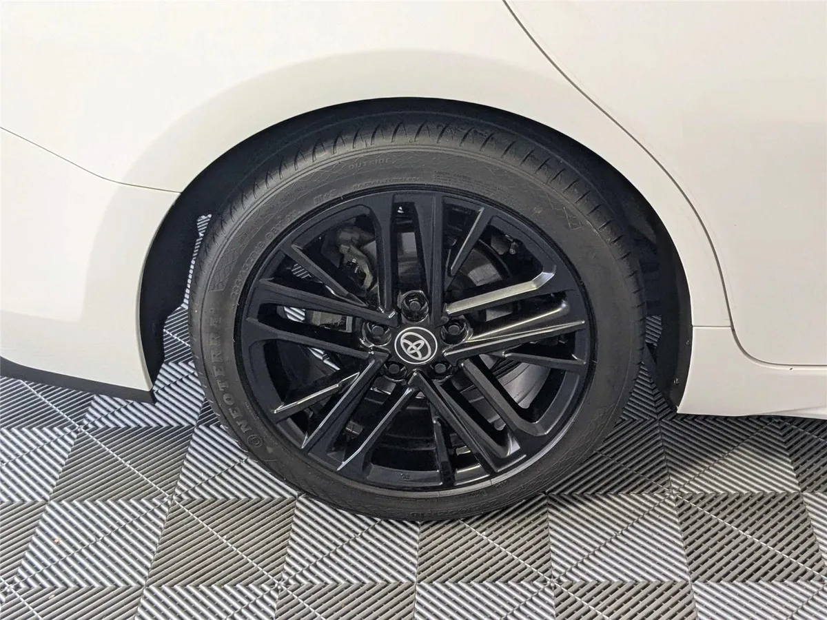 2025 Toyota Camry SE thumbnail 8