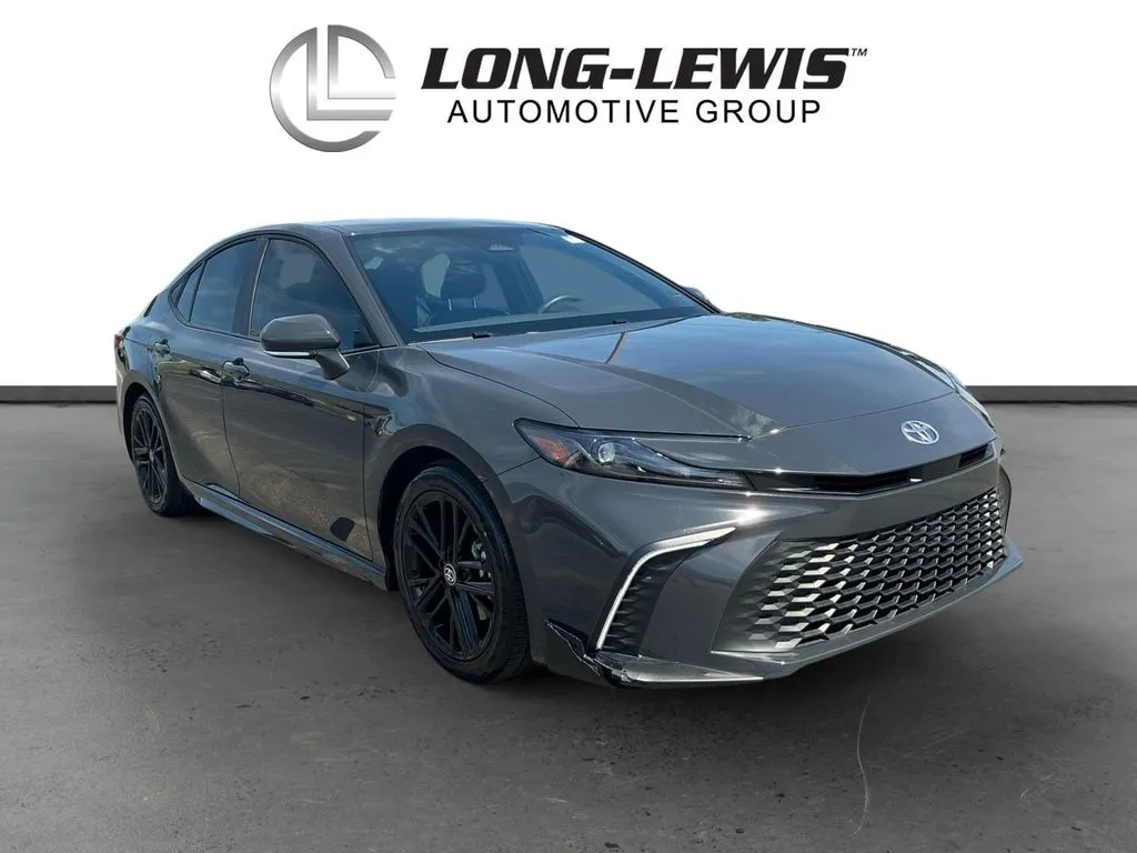 2025 Toyota Camry SE thumbnail 10