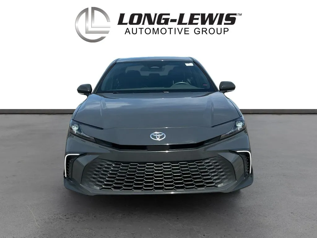 2025 Toyota Camry SE thumbnail 11