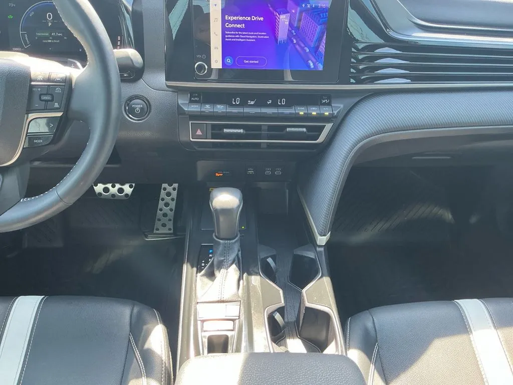 2025 Toyota Camry SE thumbnail 20