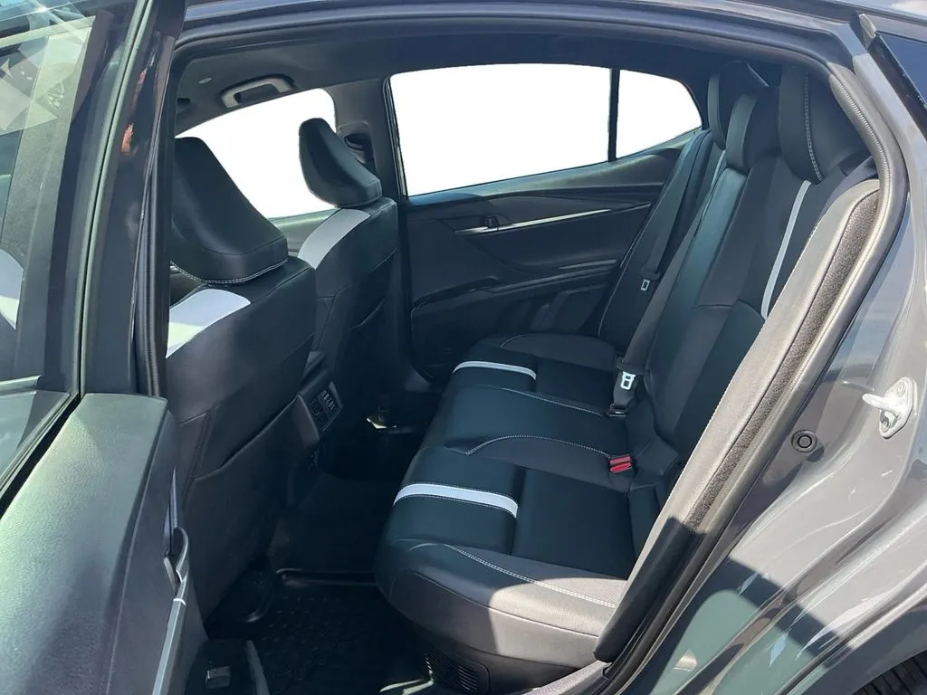 2025 Toyota Camry SE thumbnail 21