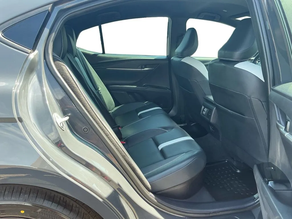 2025 Toyota Camry SE thumbnail 23
