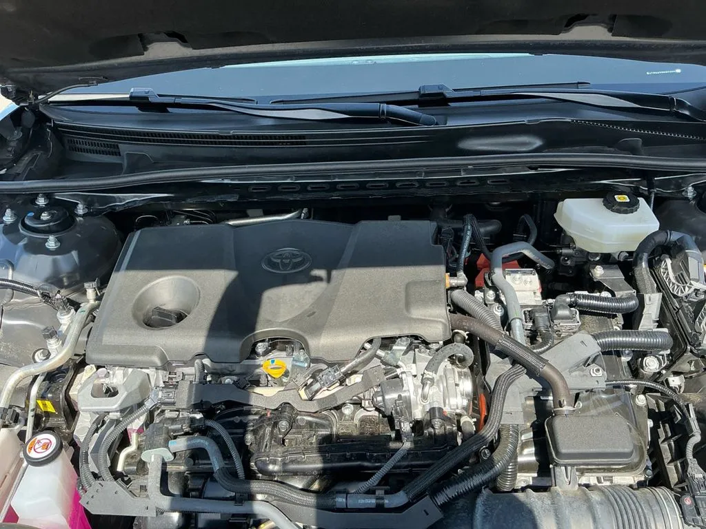 2025 Toyota Camry SE thumbnail 25