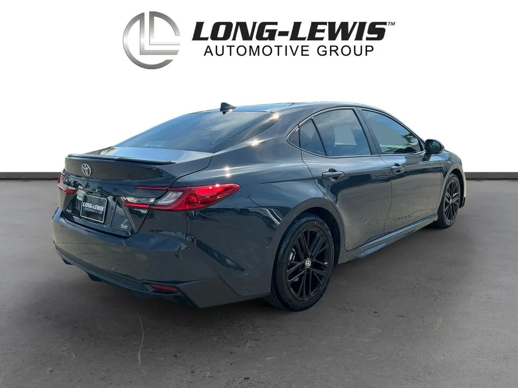 2025 Toyota Camry SE thumbnail 7