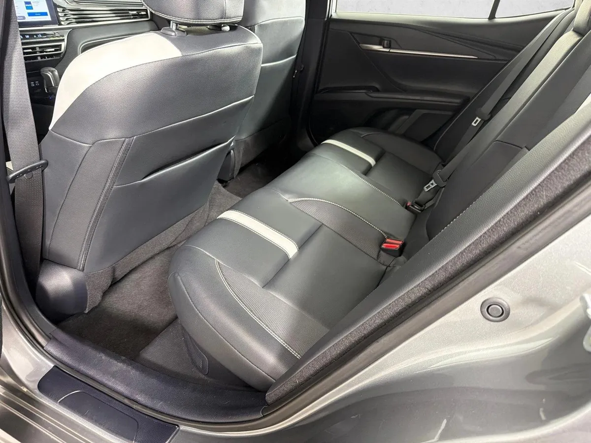 2025 Toyota Camry SE thumbnail 20