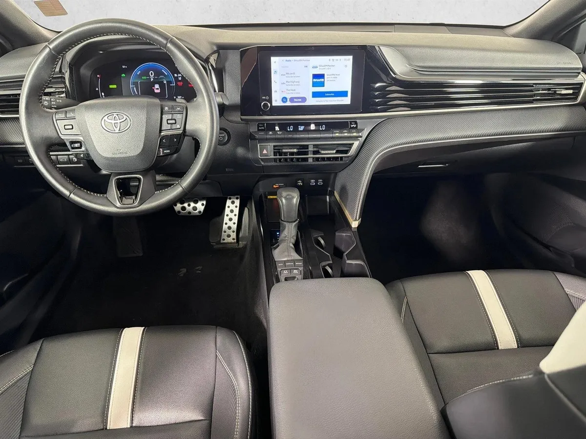 2025 Toyota Camry SE thumbnail 22