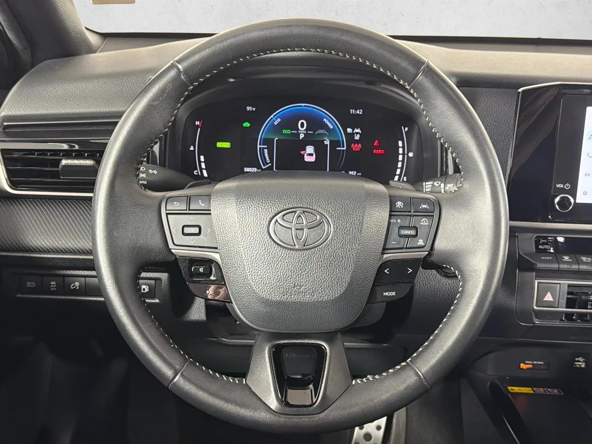 2025 Toyota Camry SE thumbnail 23