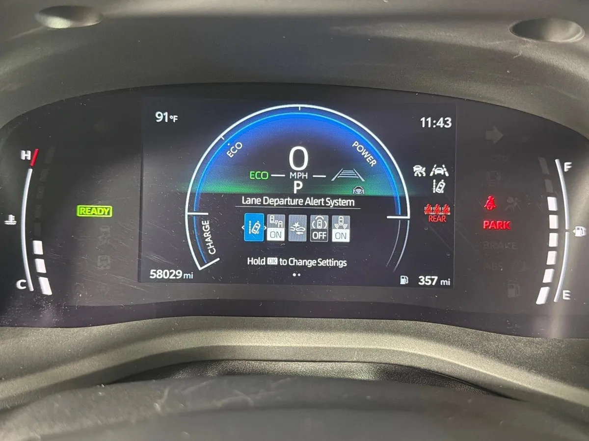 2025 Toyota Camry SE thumbnail 26
