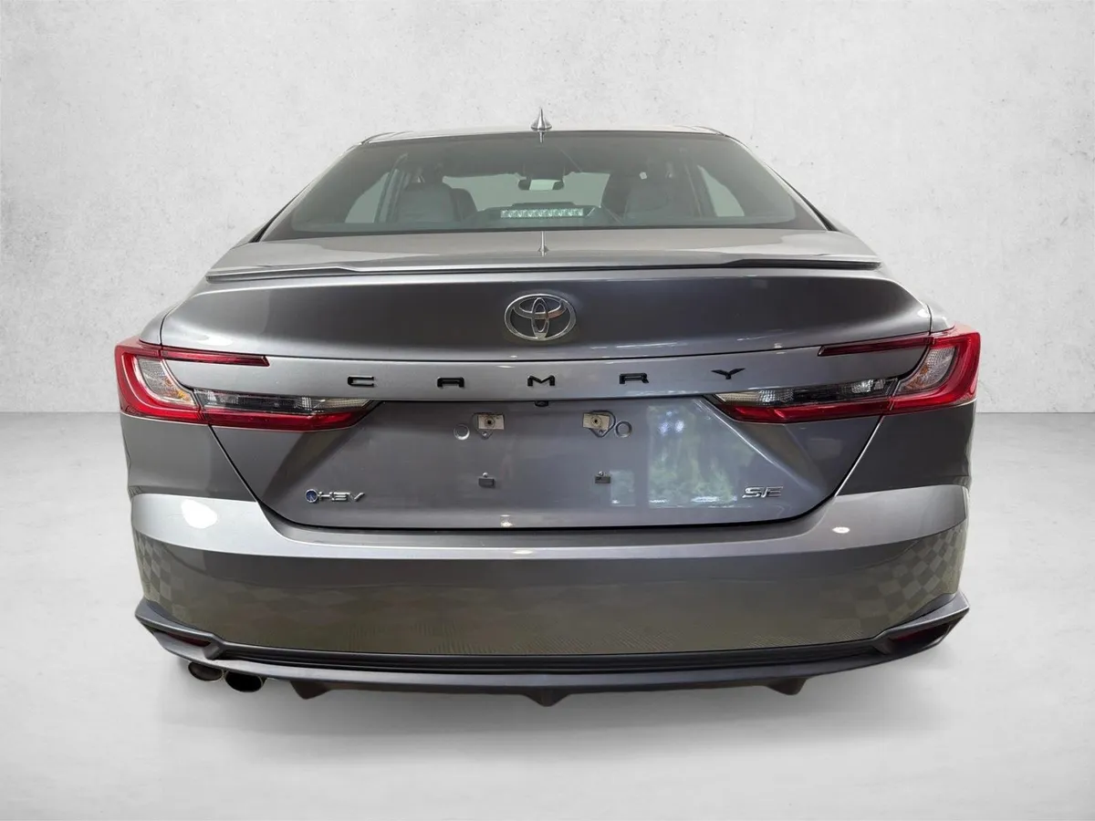 2025 Toyota Camry SE thumbnail 4