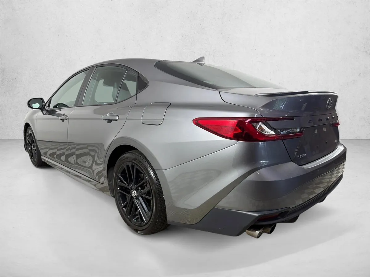 2025 Toyota Camry SE thumbnail 5