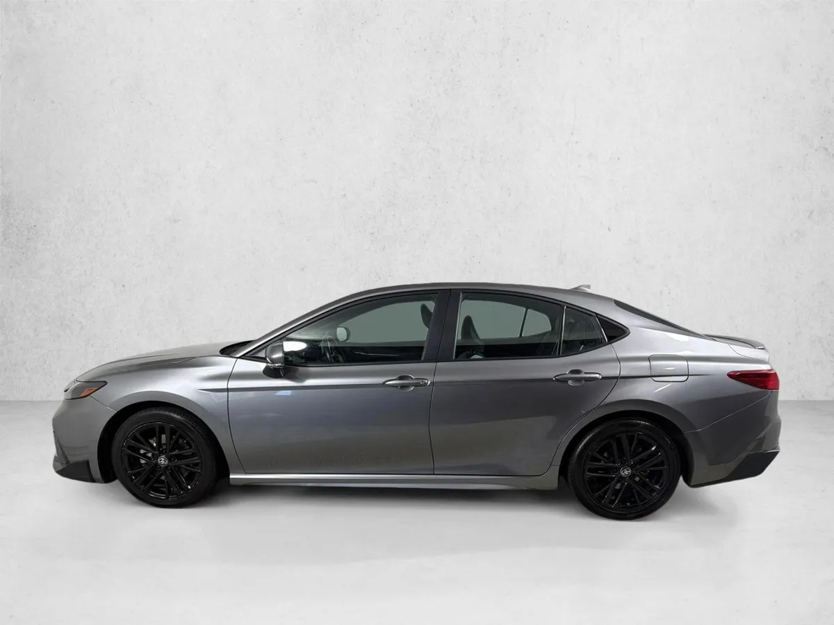 2025 Toyota Camry SE thumbnail 6