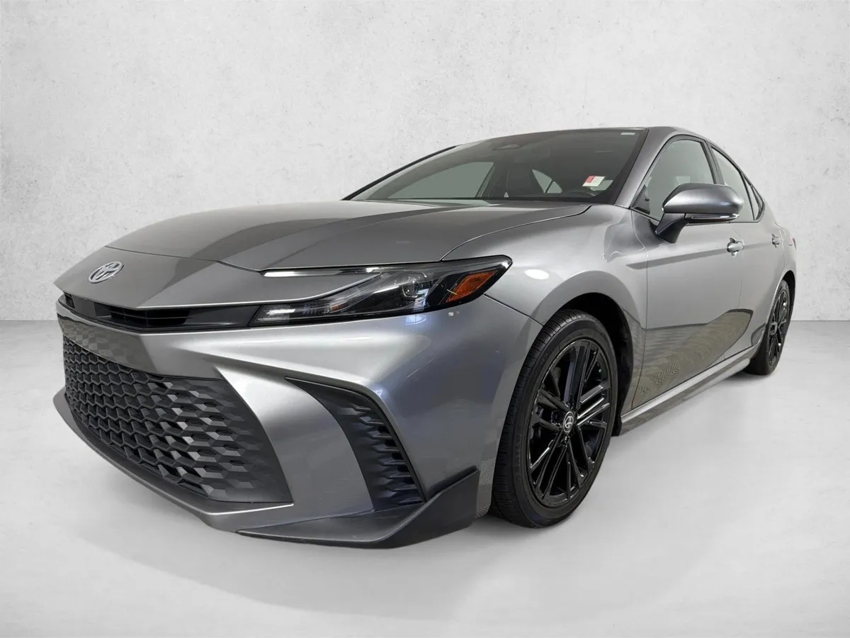2025 Toyota Camry SE thumbnail 7
