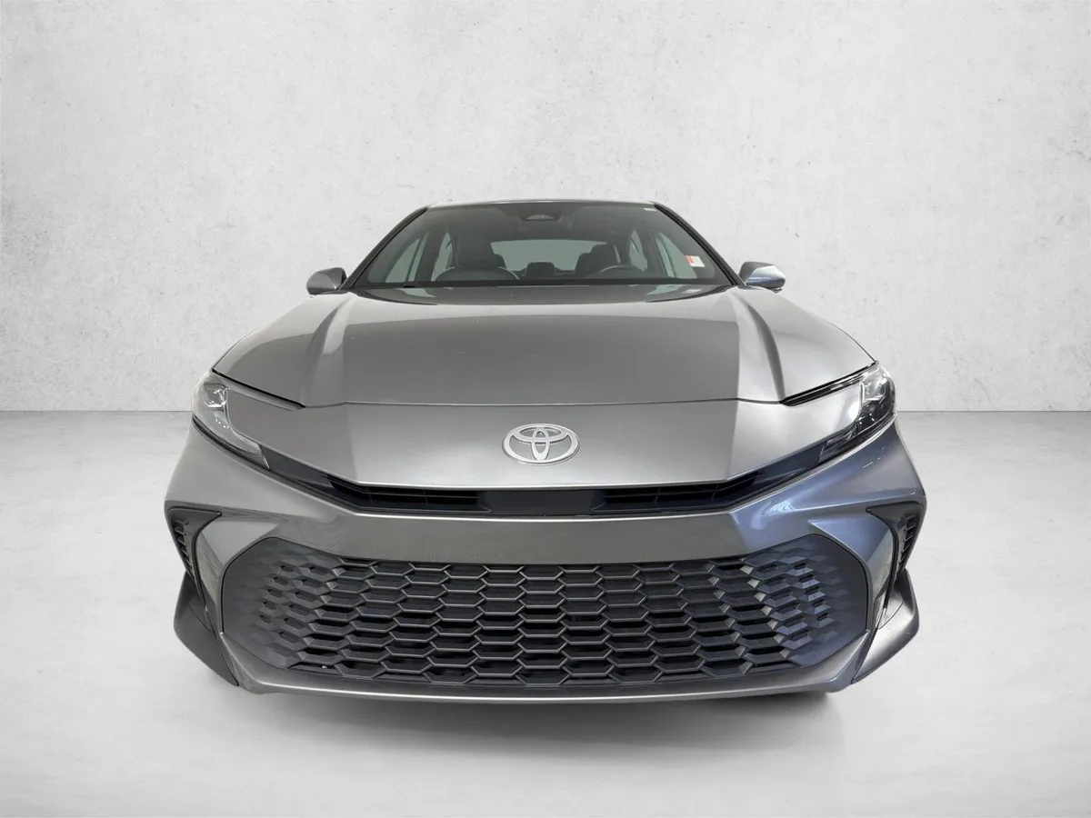 2025 Toyota Camry SE thumbnail 8