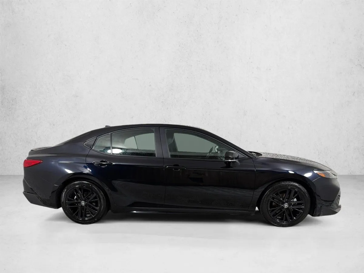 2025 Toyota Camry SE thumbnail 2