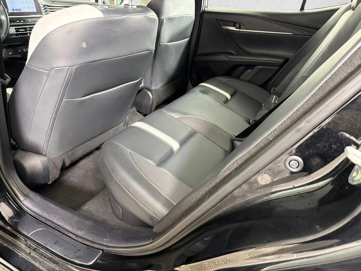 2025 Toyota Camry SE thumbnail 20