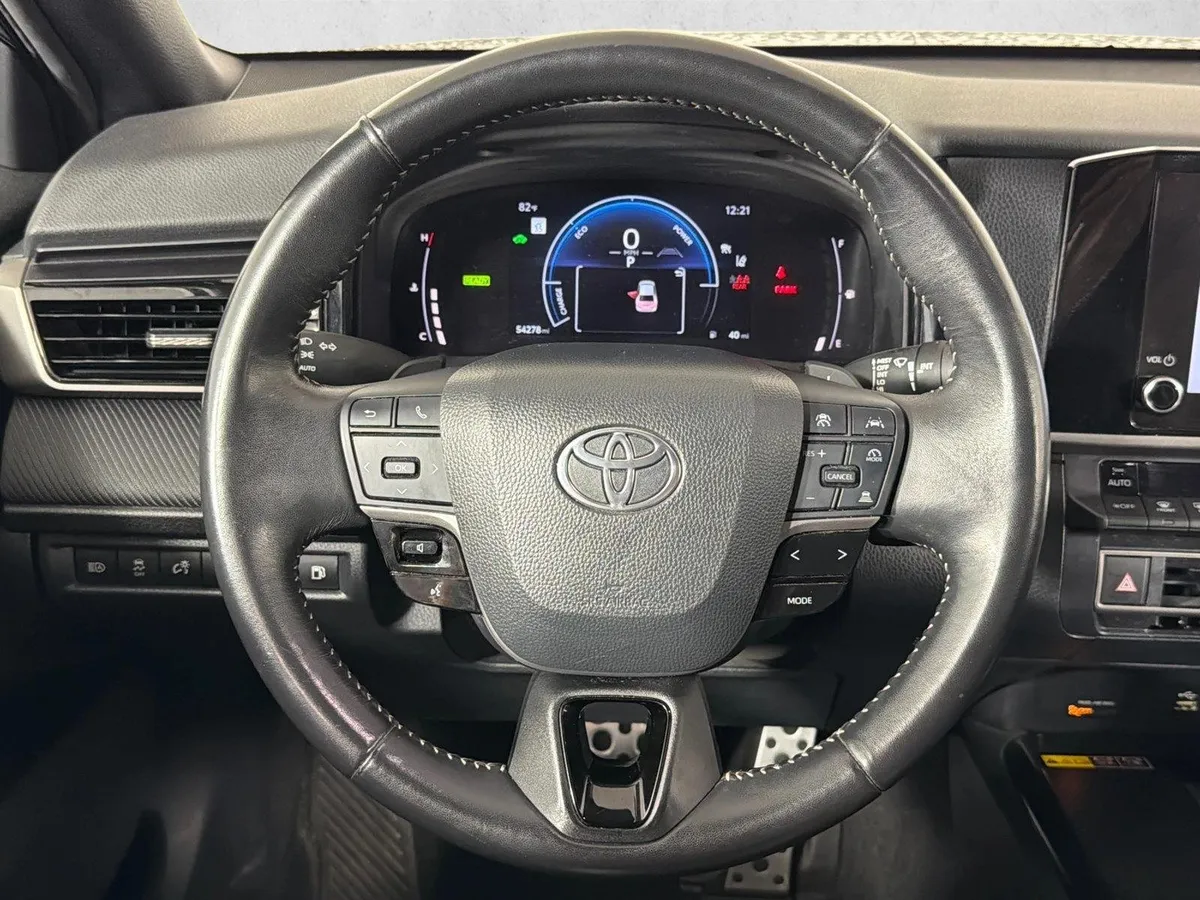 2025 Toyota Camry SE thumbnail 23
