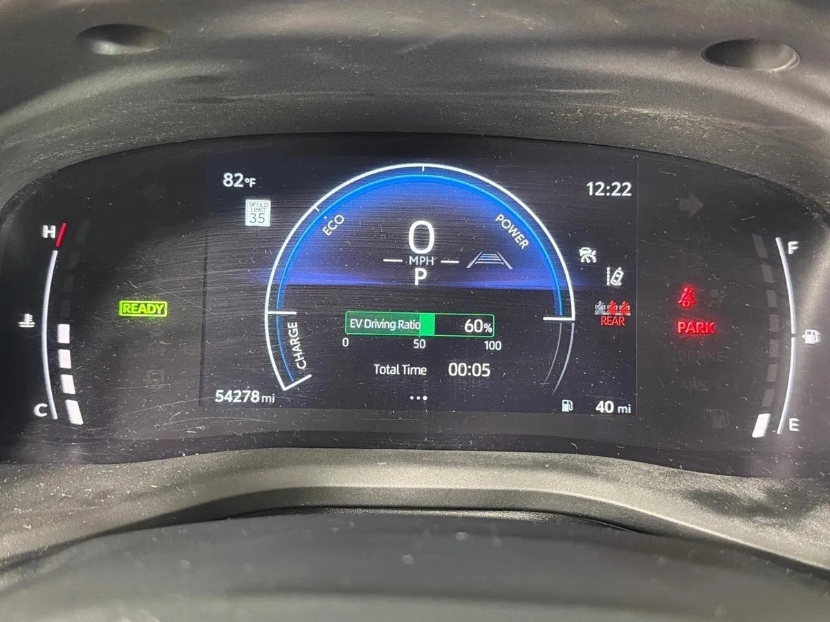 2025 Toyota Camry SE thumbnail 26