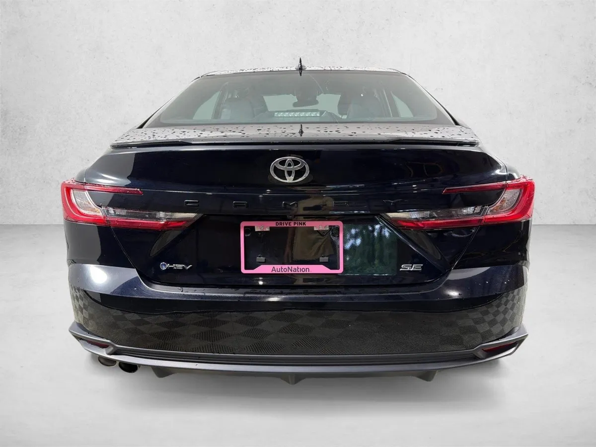 2025 Toyota Camry SE thumbnail 4