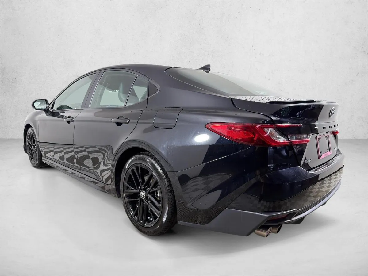 2025 Toyota Camry SE thumbnail 5