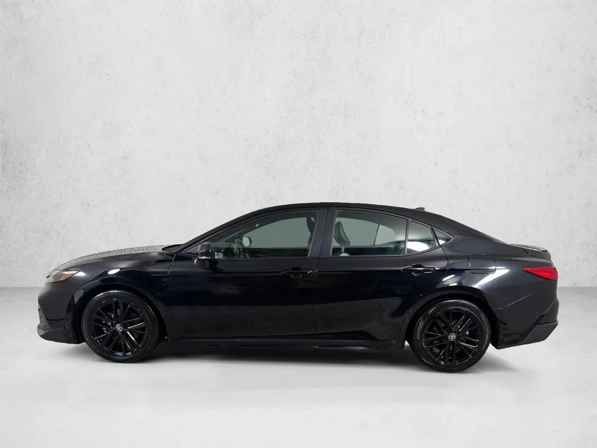 2025 Toyota Camry SE thumbnail 6