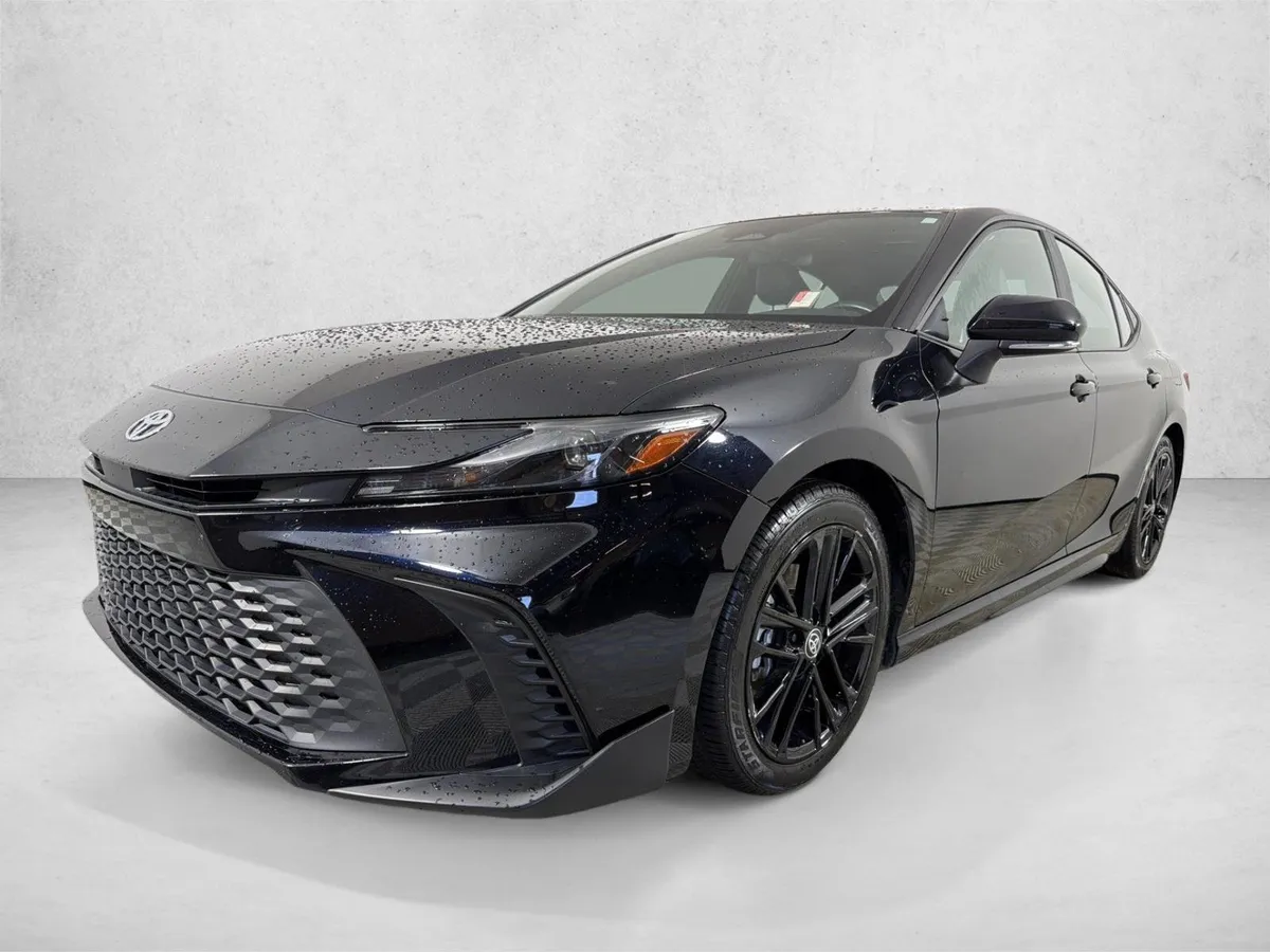 2025 Toyota Camry SE thumbnail 7