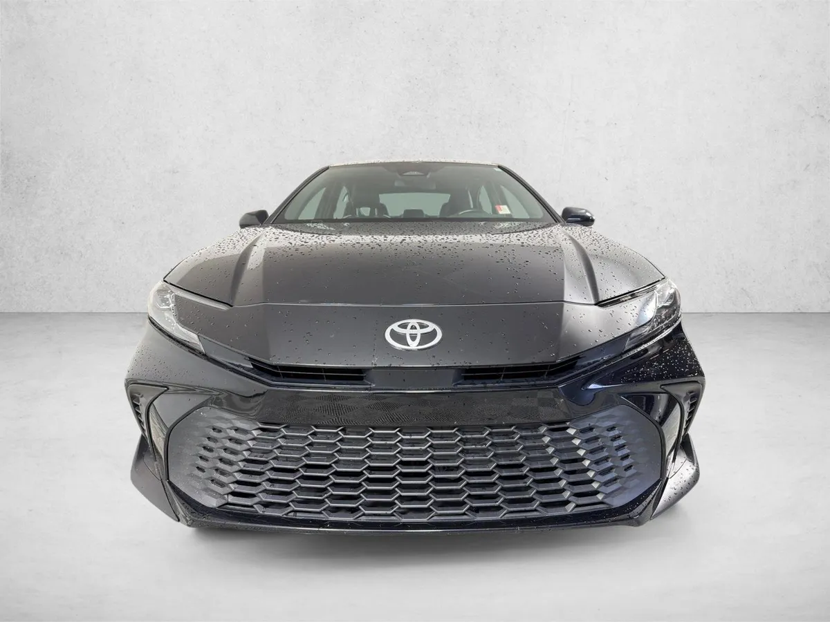 2025 Toyota Camry SE thumbnail 8