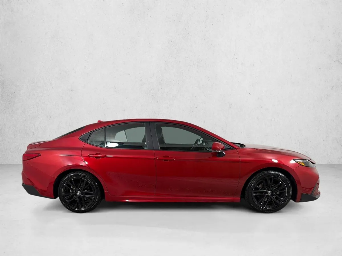 2025 Toyota Camry SE thumbnail 2