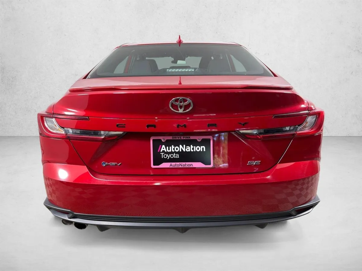 2025 Toyota Camry SE thumbnail 4