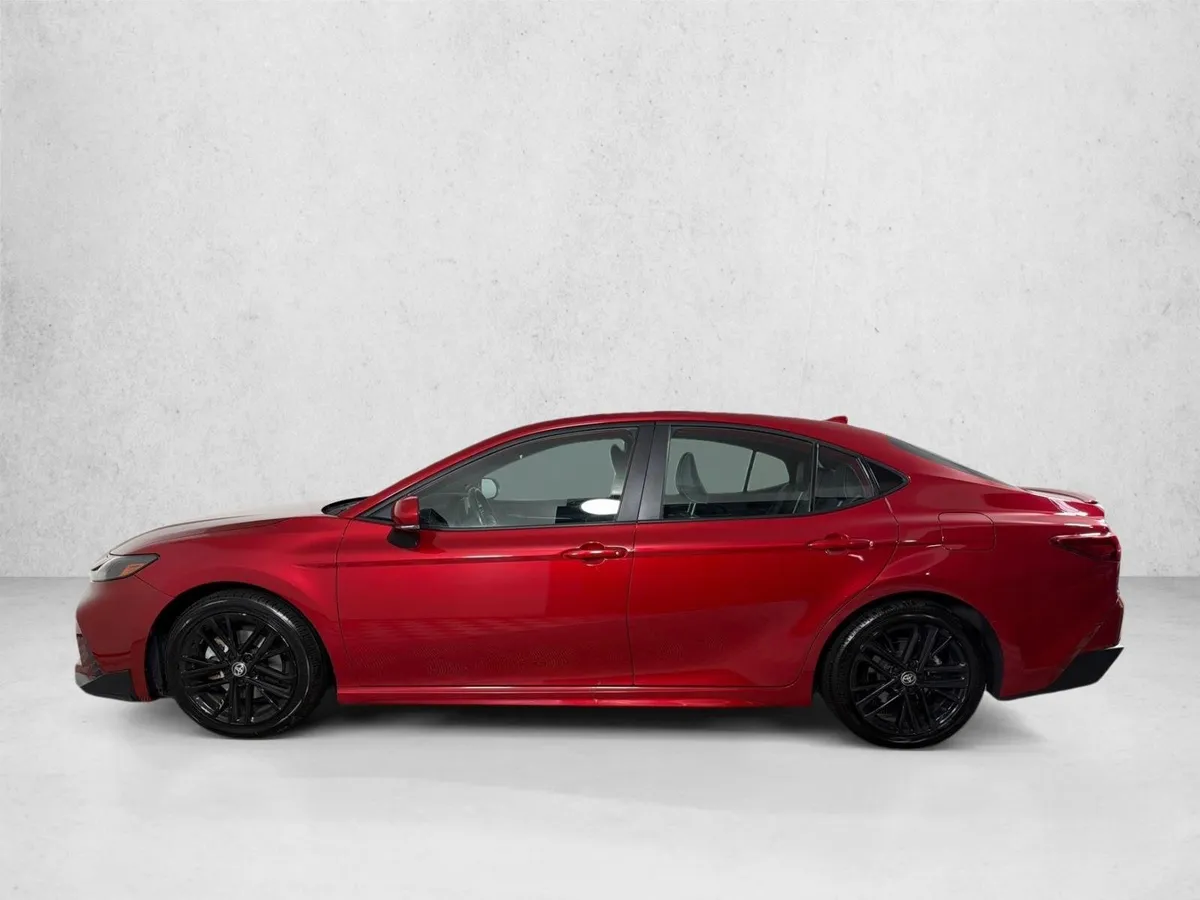 2025 Toyota Camry SE thumbnail 6