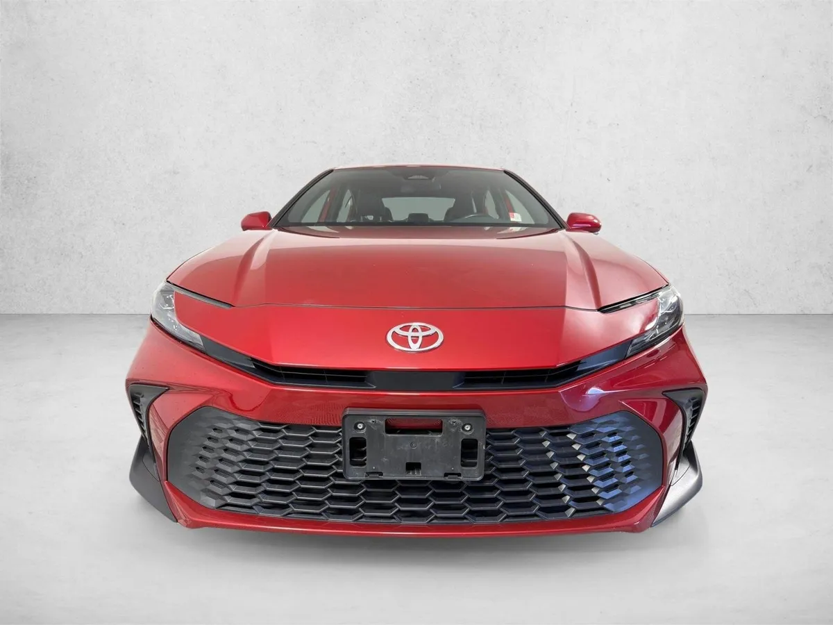 2025 Toyota Camry SE thumbnail 8