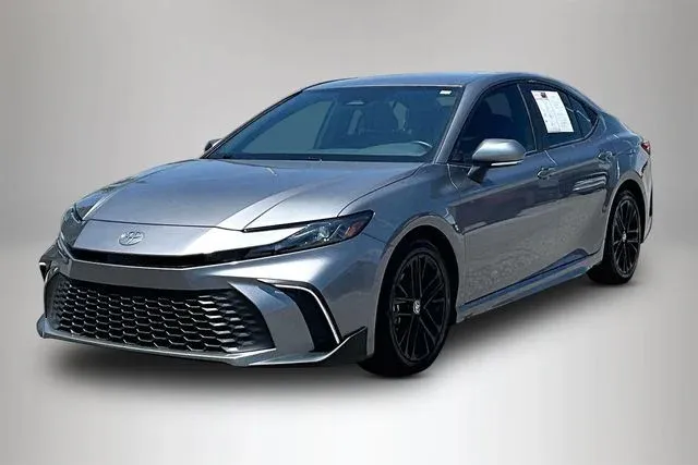 2025 Toyota Camry SE thumbnail 2