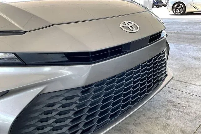 2025 Toyota Camry SE thumbnail 27