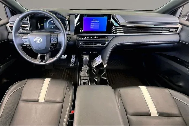 2025 Toyota Camry SE thumbnail 7