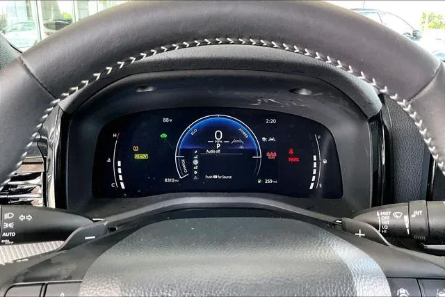 2025 Toyota Camry SE thumbnail 12