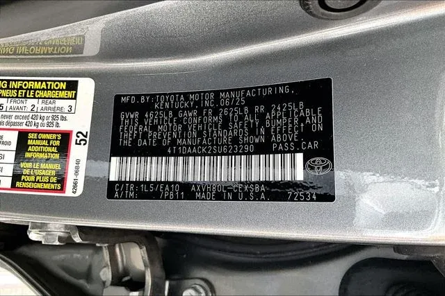 2025 Toyota Camry SE thumbnail 16