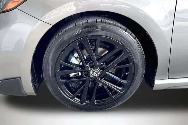 2025 Toyota Camry SE thumbnail 29