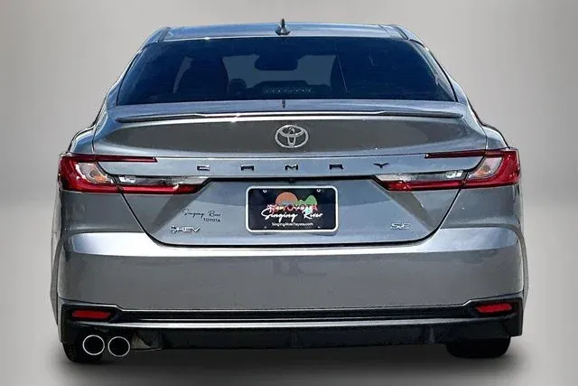 2025 Toyota Camry SE thumbnail 6