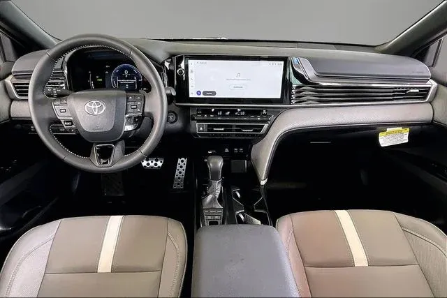 2025 Toyota Camry SE thumbnail 7