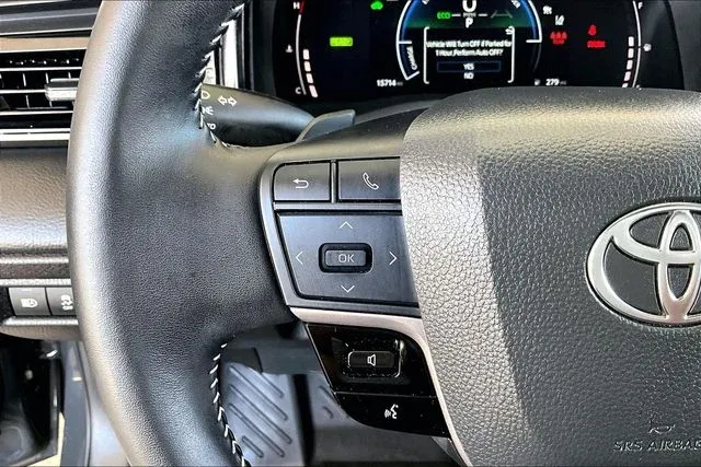2025 Toyota Camry SE thumbnail 10