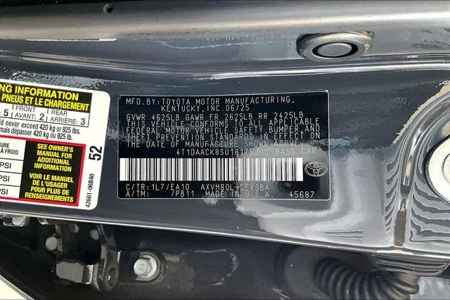 2025 Toyota Camry SE thumbnail 16