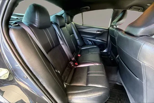 2025 Toyota Camry SE thumbnail 20