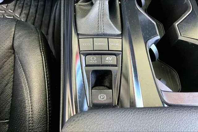 2025 Toyota Camry SE thumbnail 24